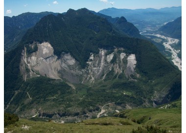 Il Toc e la frana visti dal monte Salta