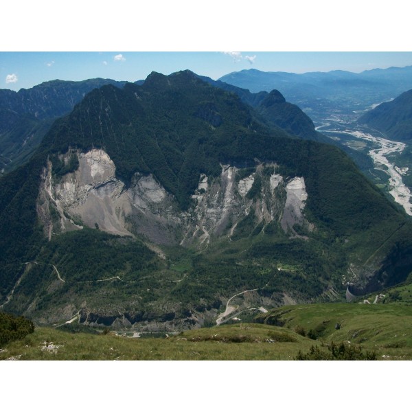 Il Toc e la frana visti dal monte Salta