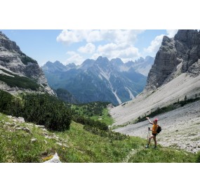 Ammirando il panorama dall'alta valle Monfalcon di Forni