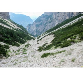 descending in the Monfalconi di Cimoliana valley