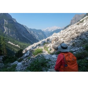 Looking back at the Cimoliana valley, at the end the Cima dei Preti range