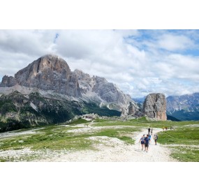 Amazing panorama on Tofana di Rozes and Cinque Torri, going up towards Rifugio Nuvolau